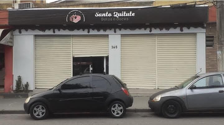 Fachada da confeitaria Santo Quitute antes da reforma